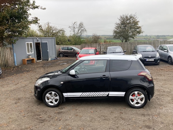 Used Suzuki Swift 2015 for sale - 76302490: Photo 2
