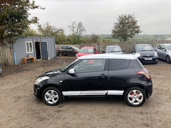 Used Suzuki Swift 2015 for sale - 76302490: Photo 2