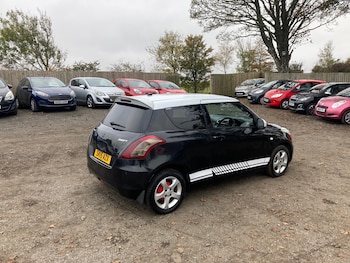 Used Suzuki Swift 2015 for sale - 76302490: Photo 4