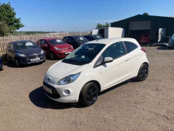 2016 (16) - 1.2 Zetec White Edition 3dr