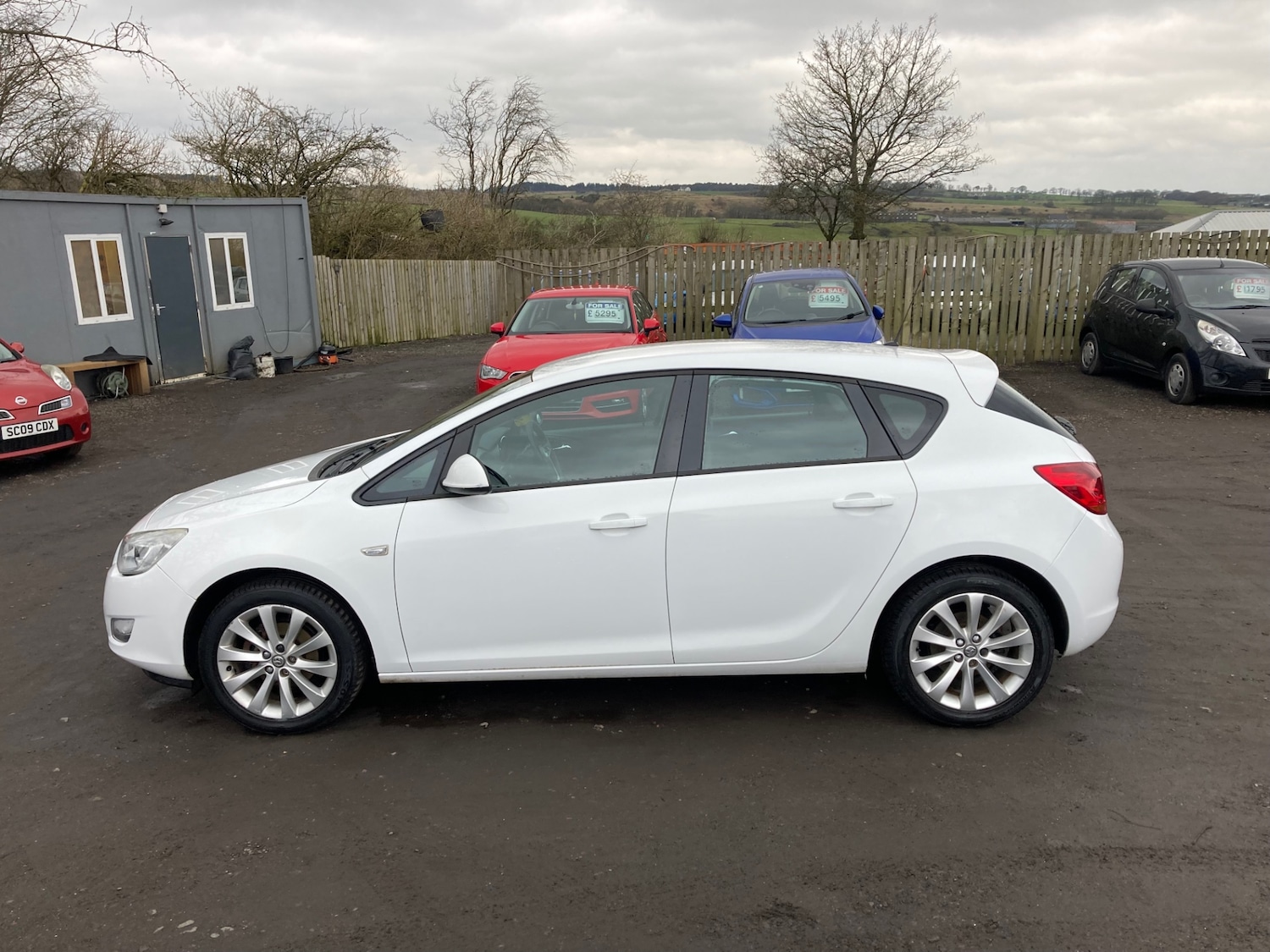 Used Vauxhall Astra 2012 for sale - 77326412: Photo 2