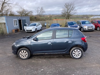 Used Dacia Sandero 2015 for sale - 77906312: Photo