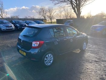 Used Dacia Sandero 2015 for sale - 76437949: Photo