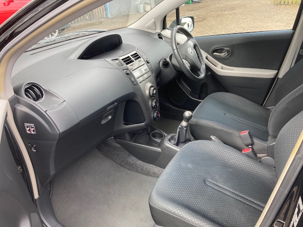 Used Toyota Yaris 2010 for sale - 76332068: Photo 7