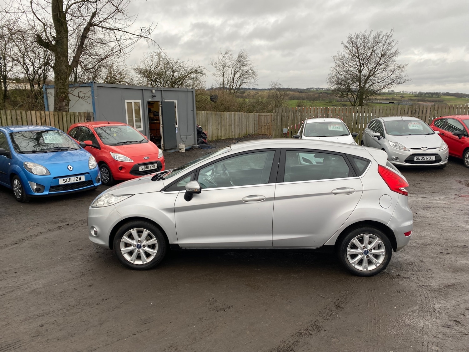 Used Ford Fiesta 2010 for sale - 76720376: Photo 2