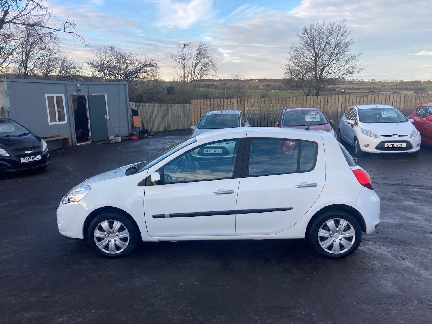 Used Renault Clio 2010 for sale - 77129099: Photo 2