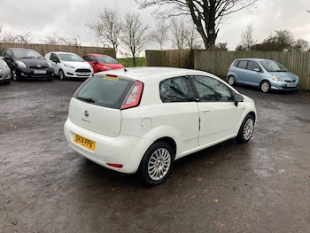 Used Fiat Punto 2014 for sale - 76526080: Photo