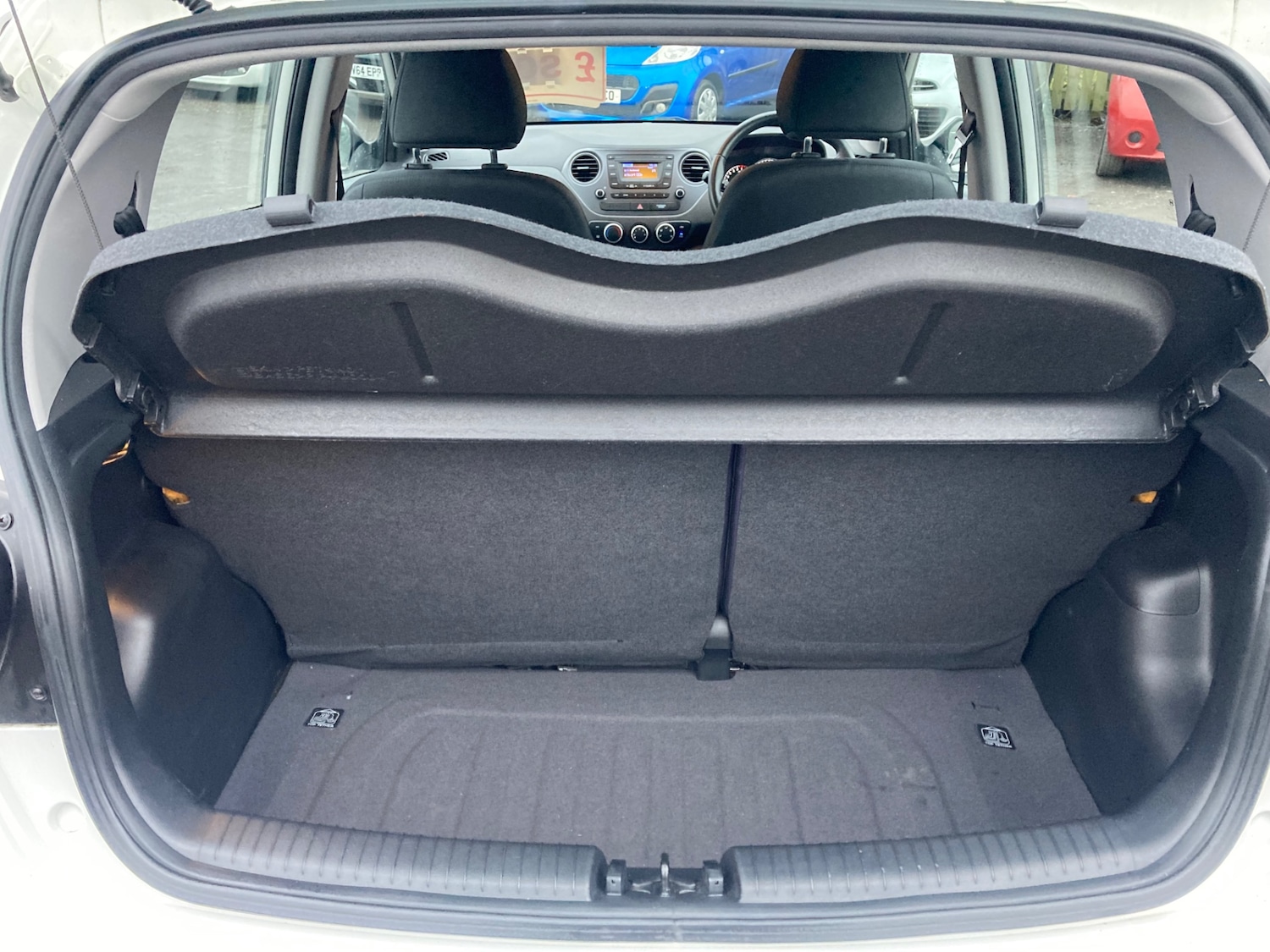 Used Hyundai i10 2019 for sale - 77198335: Photo 9