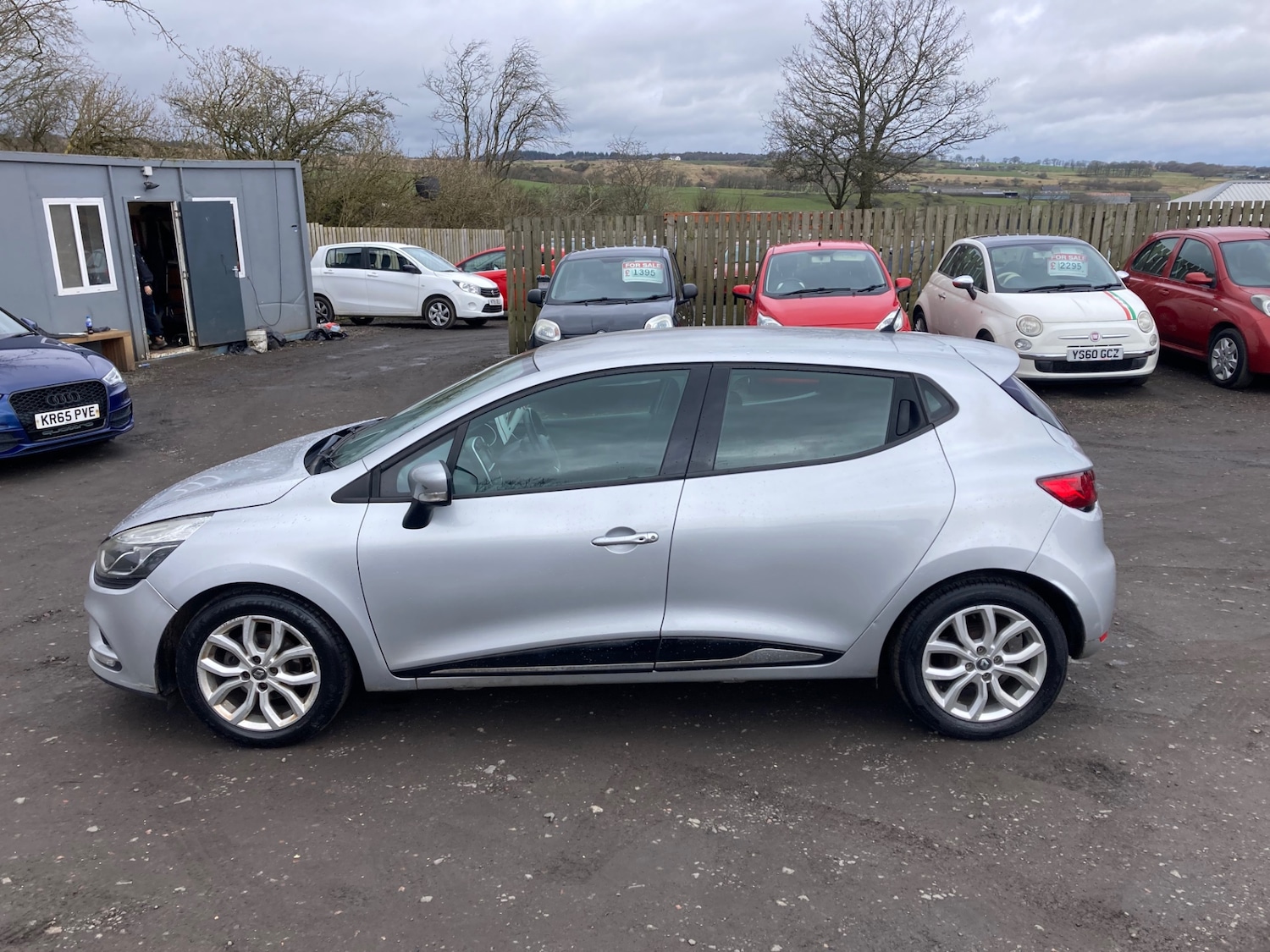 Used Renault Clio 2017 for sale - 77802627: Photo 2