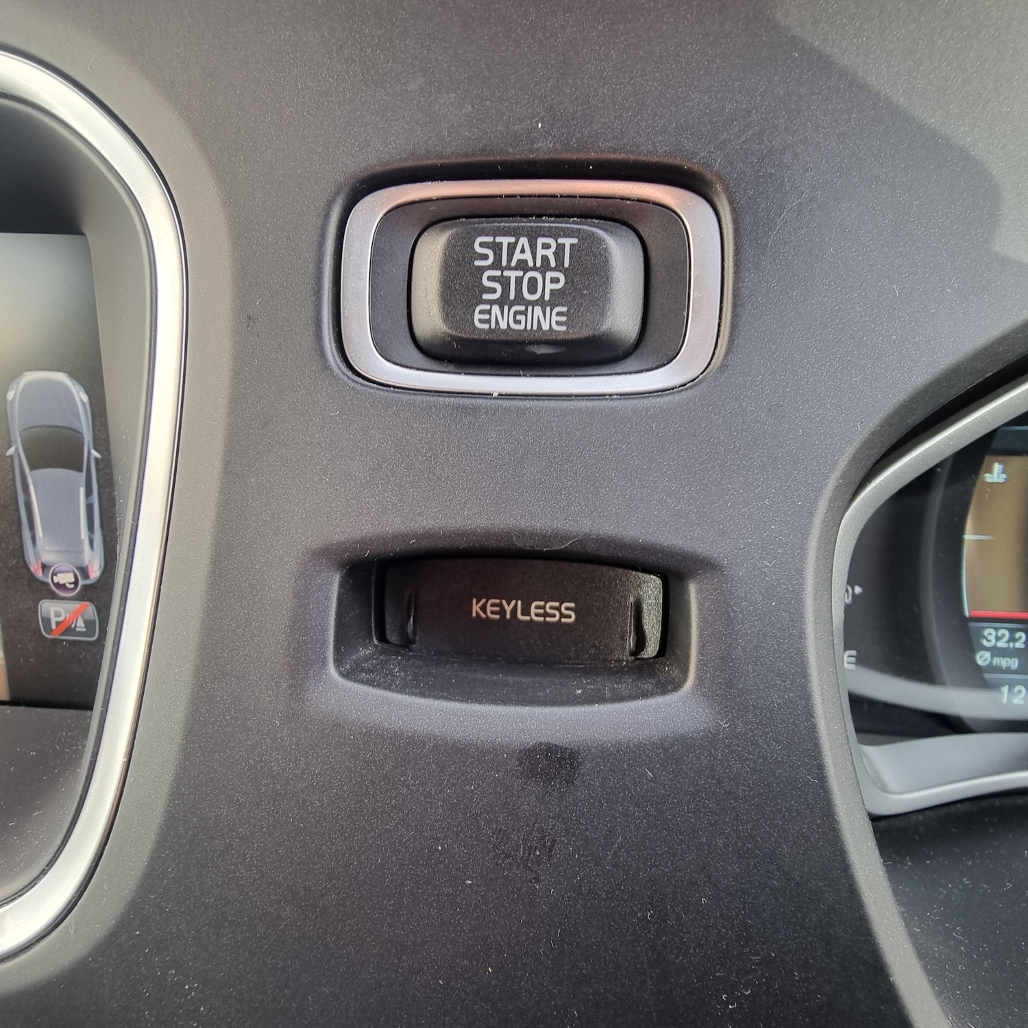 Used Volvo V40 2013 for sale - 77917574: Photo 8