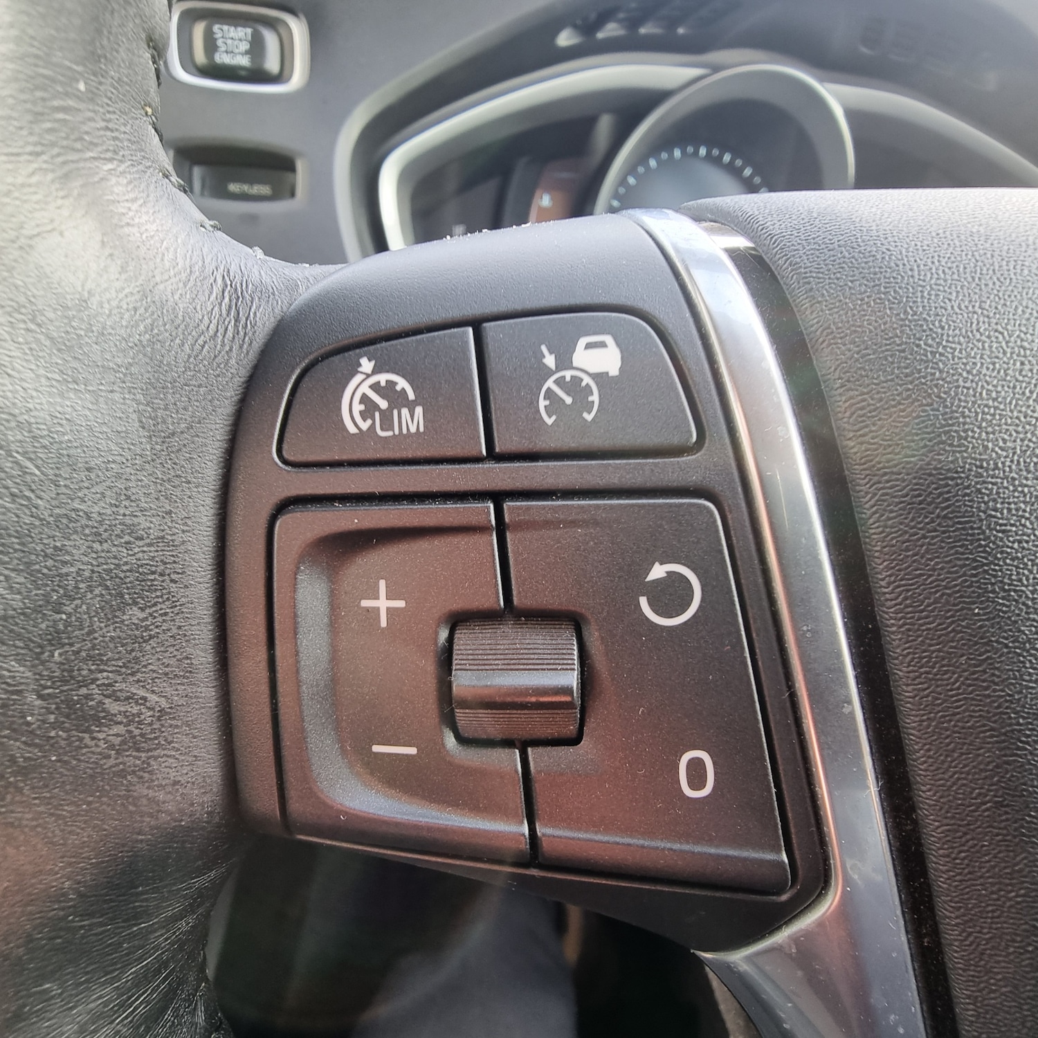 Used Volvo V40 2013 for sale - 77917574: Photo 9