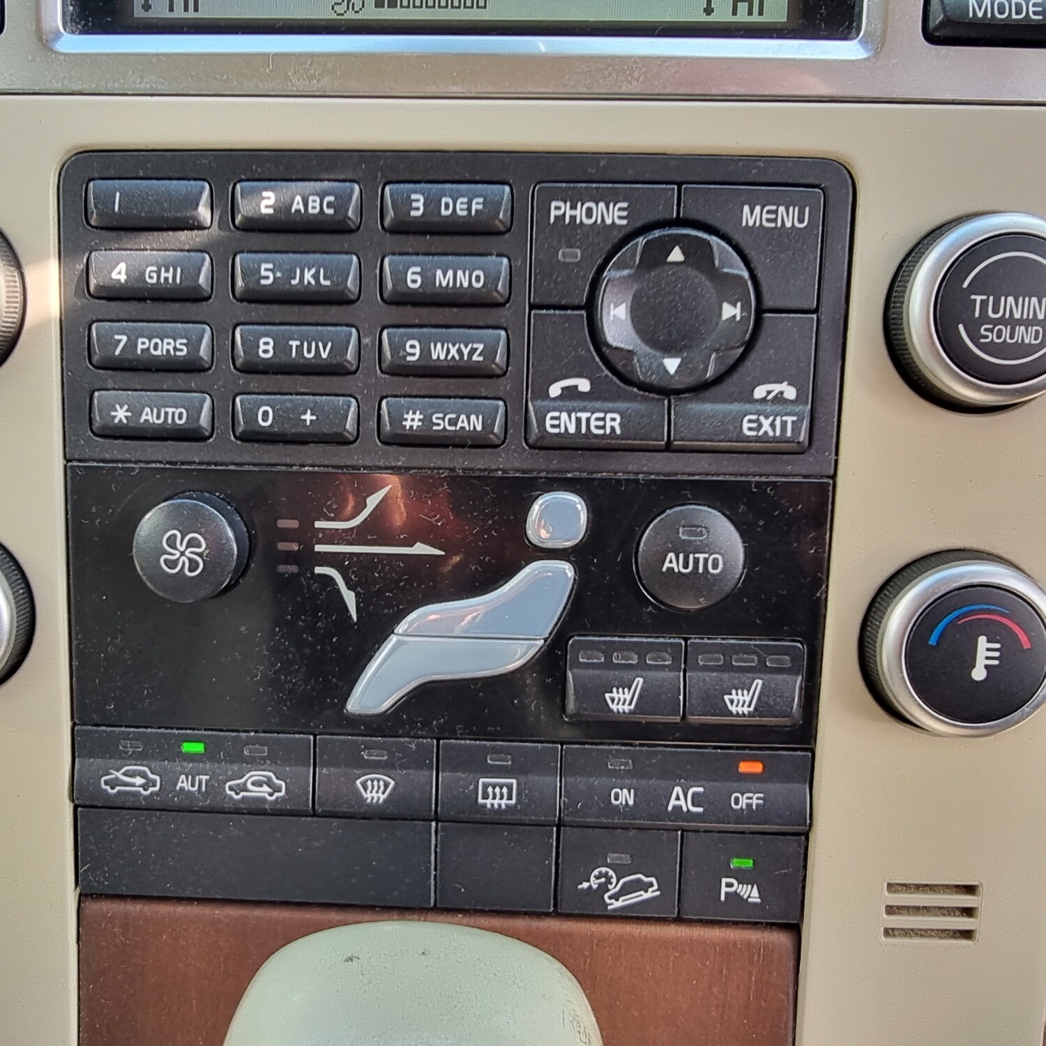 Used Volvo XC70 2010 for sale - 78078556: Photo 6