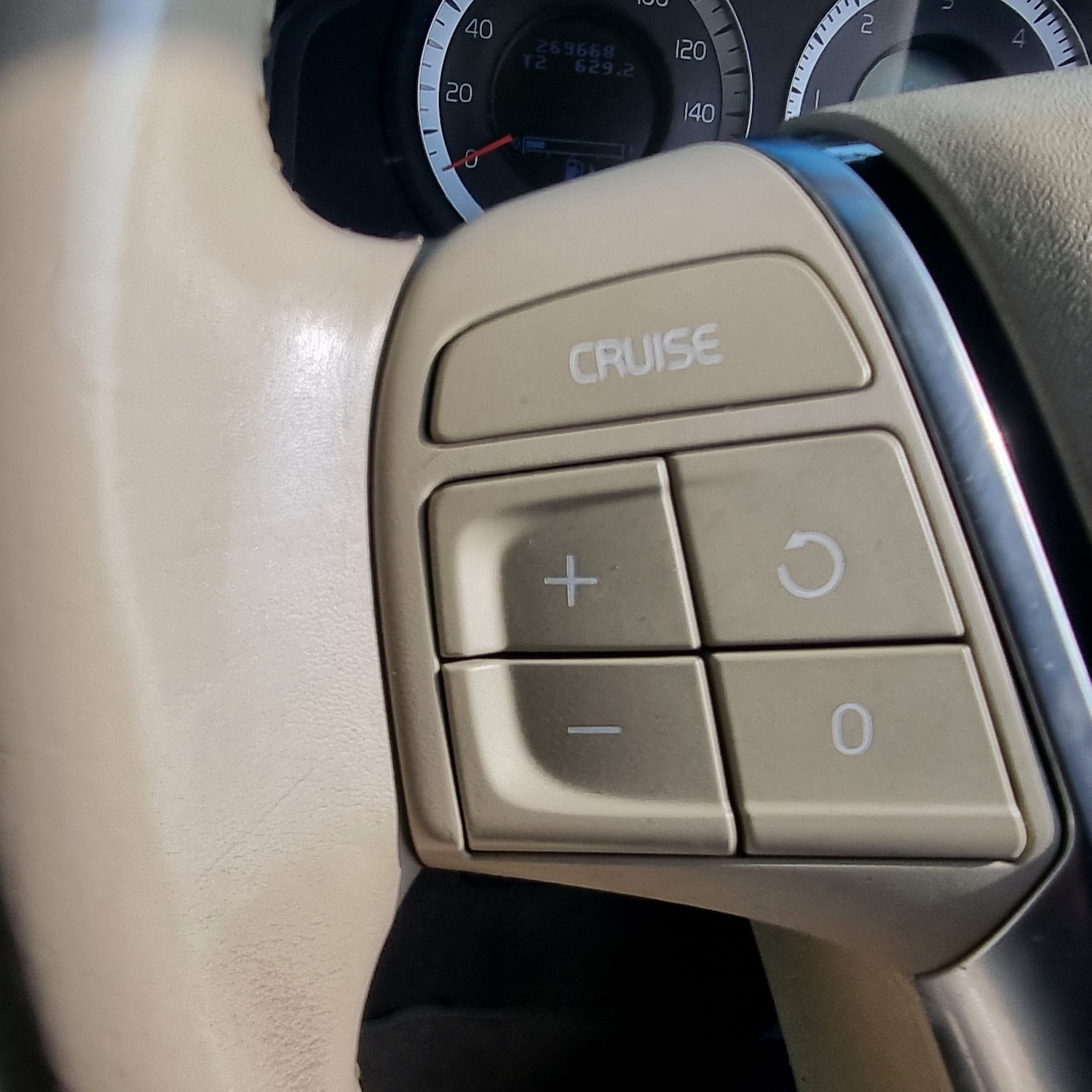 Used Volvo XC70 2010 for sale - 78078556: Photo 7