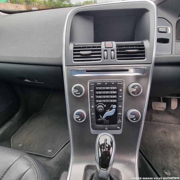 Used Volvo XC60 2015 for sale - 74854293: Photo 9