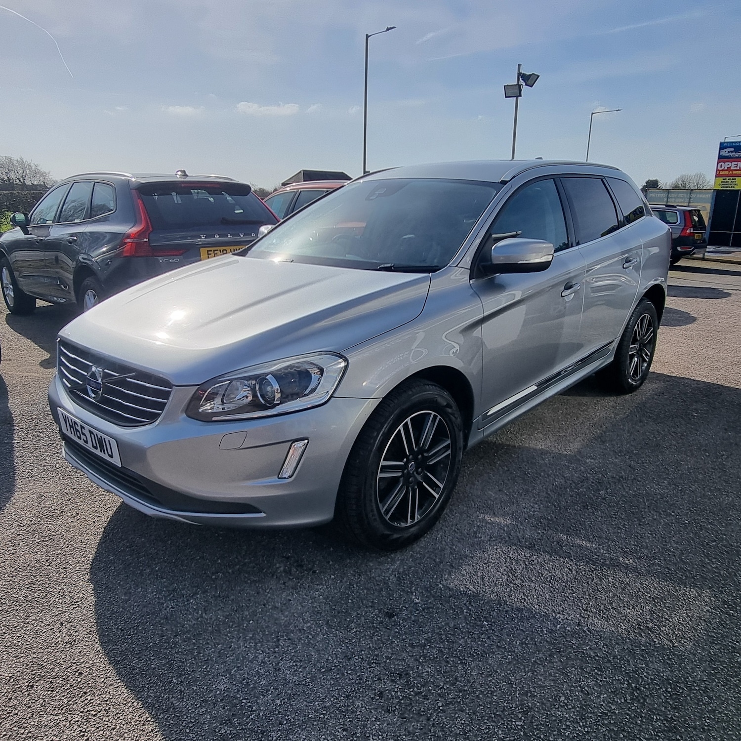 Used Volvo XC60 2015 for sale - 78000608: Photo 2