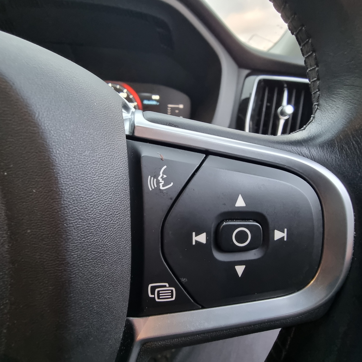 Used Volvo XC60 2018 for sale - 77353626: Photo 17