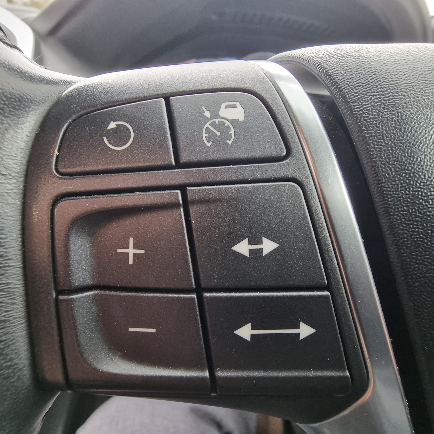 Used Volvo XC60 2014 for sale - 77651490: Photo 8