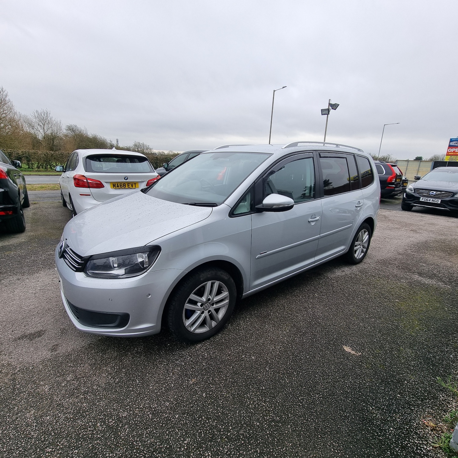 Used Volkswagen Touran 2014 for sale - 77339644: Photo 2