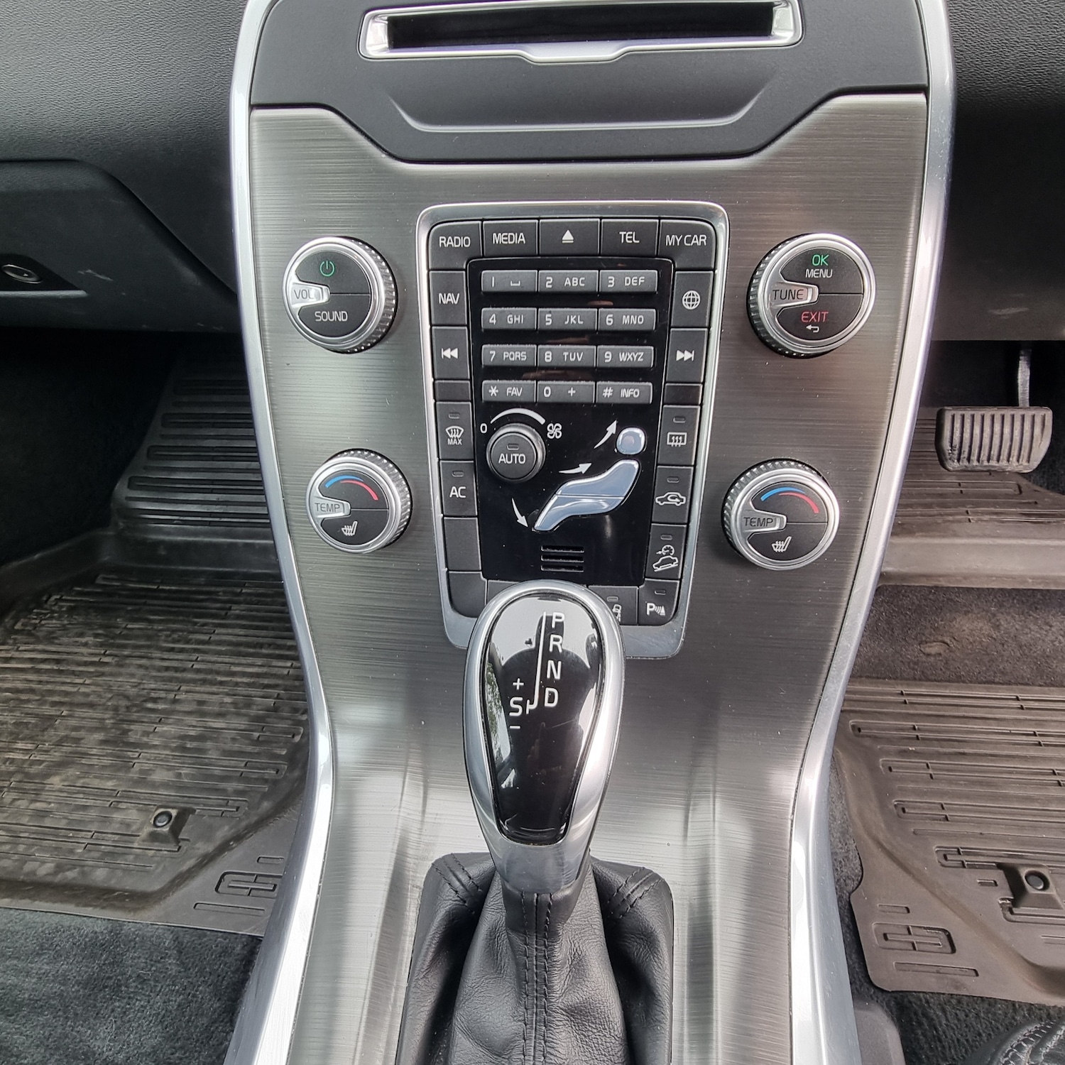 Used Volvo XC70 2014 for sale - 76045317: Photo 11