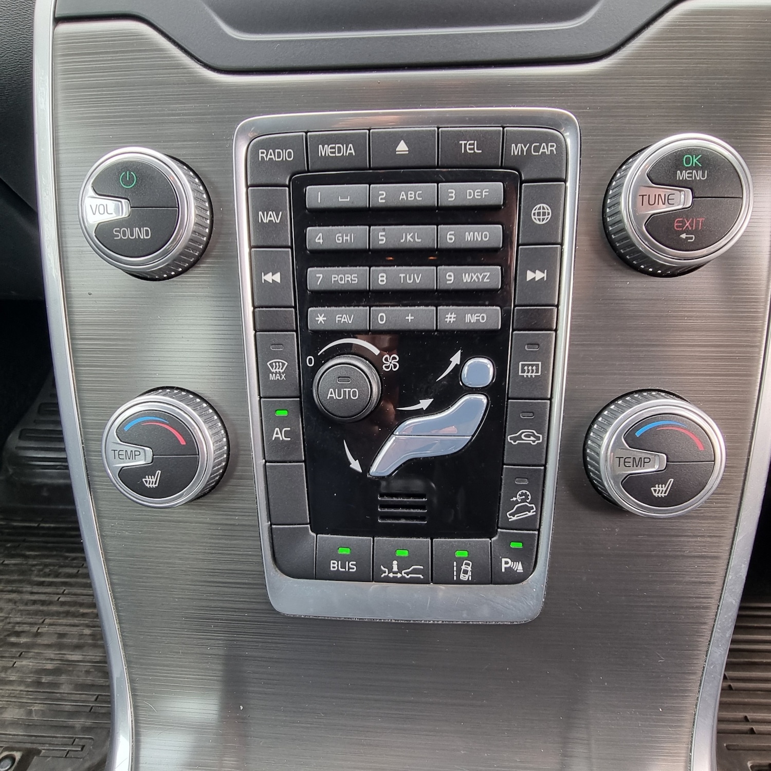 Used Volvo XC70 2014 for sale - 76045317: Photo 12