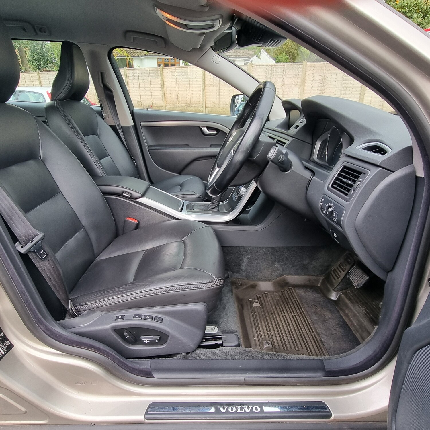 Used Volvo XC70 2014 for sale - 76045317: Photo 17