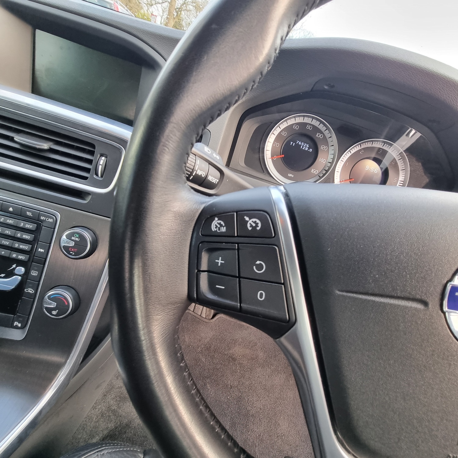 Used Volvo V60 2012 for sale - 77517798: Photo 11