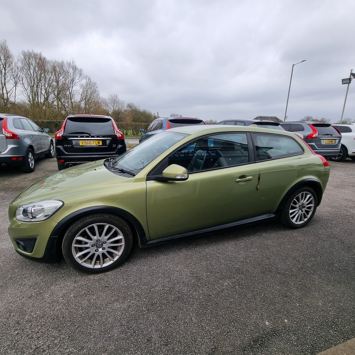 Used Volvo C30 2010 for sale - 77742573: Photo 2