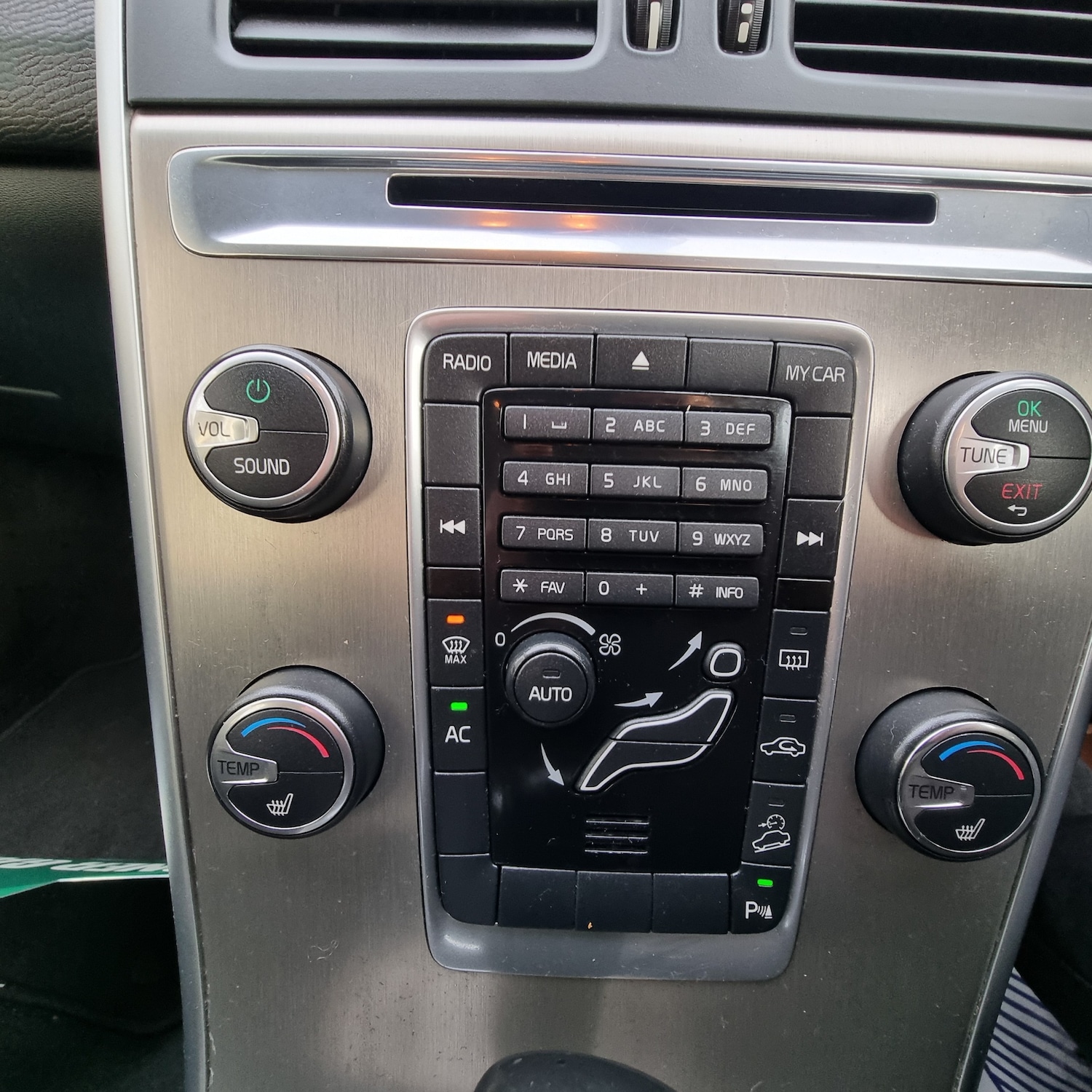 Used Volvo XC60 2011 for sale - 77352248: Photo 11