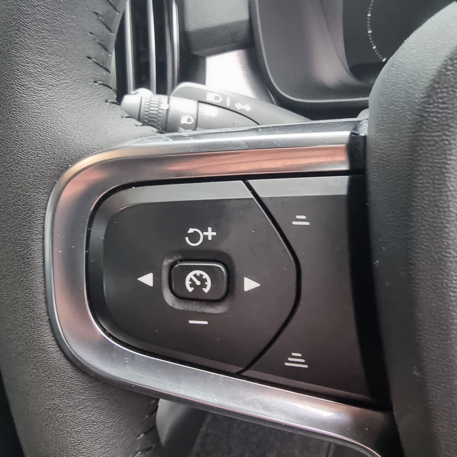 Used Volvo XC40 2018 for sale - 77830627: Photo 11