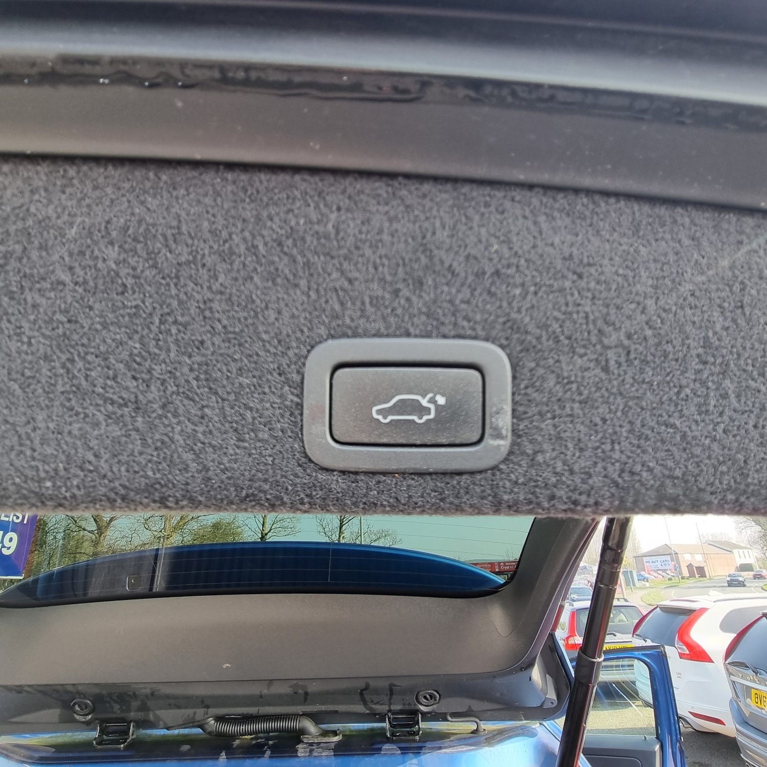 Used Volvo XC60 2017 for sale - 78011345: Photo 17