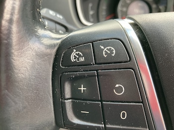 Used Volvo V40 2015 for sale - 78860780: Photo