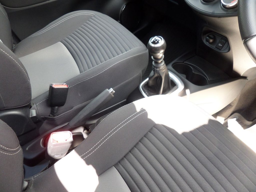 Used Toyota Yaris 2017 for sale - 77825988: Photo 11