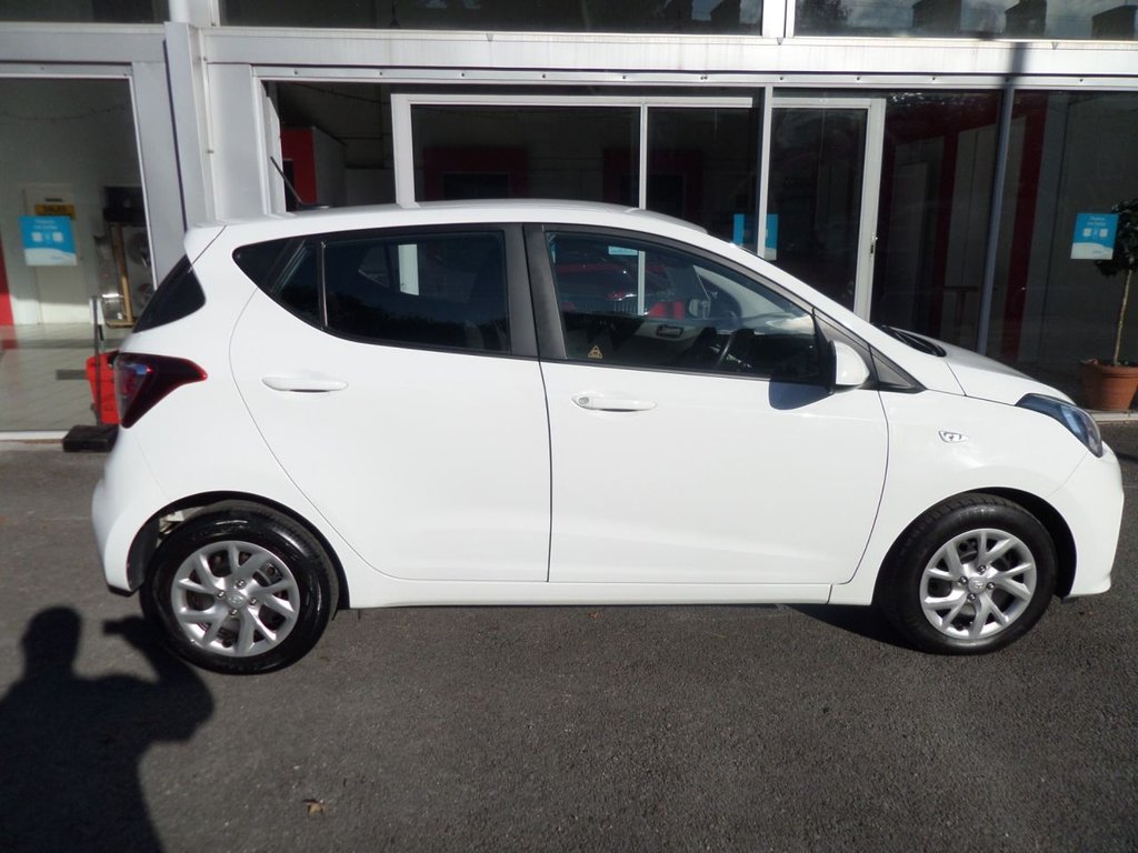 Used Hyundai i10 2018 for sale - 77825995: Photo 2