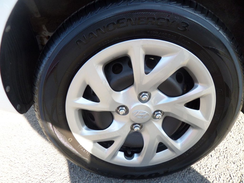 Used Hyundai i10 2018 for sale - 77825995: Photo 8