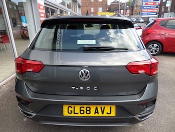 Used Volkswagen T-Roc 2018 for sale - 78331015: Photo