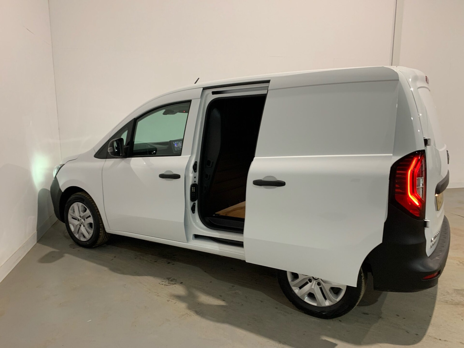 Used Renault Kangoo 2024 for sale - 76918239: Photo 5