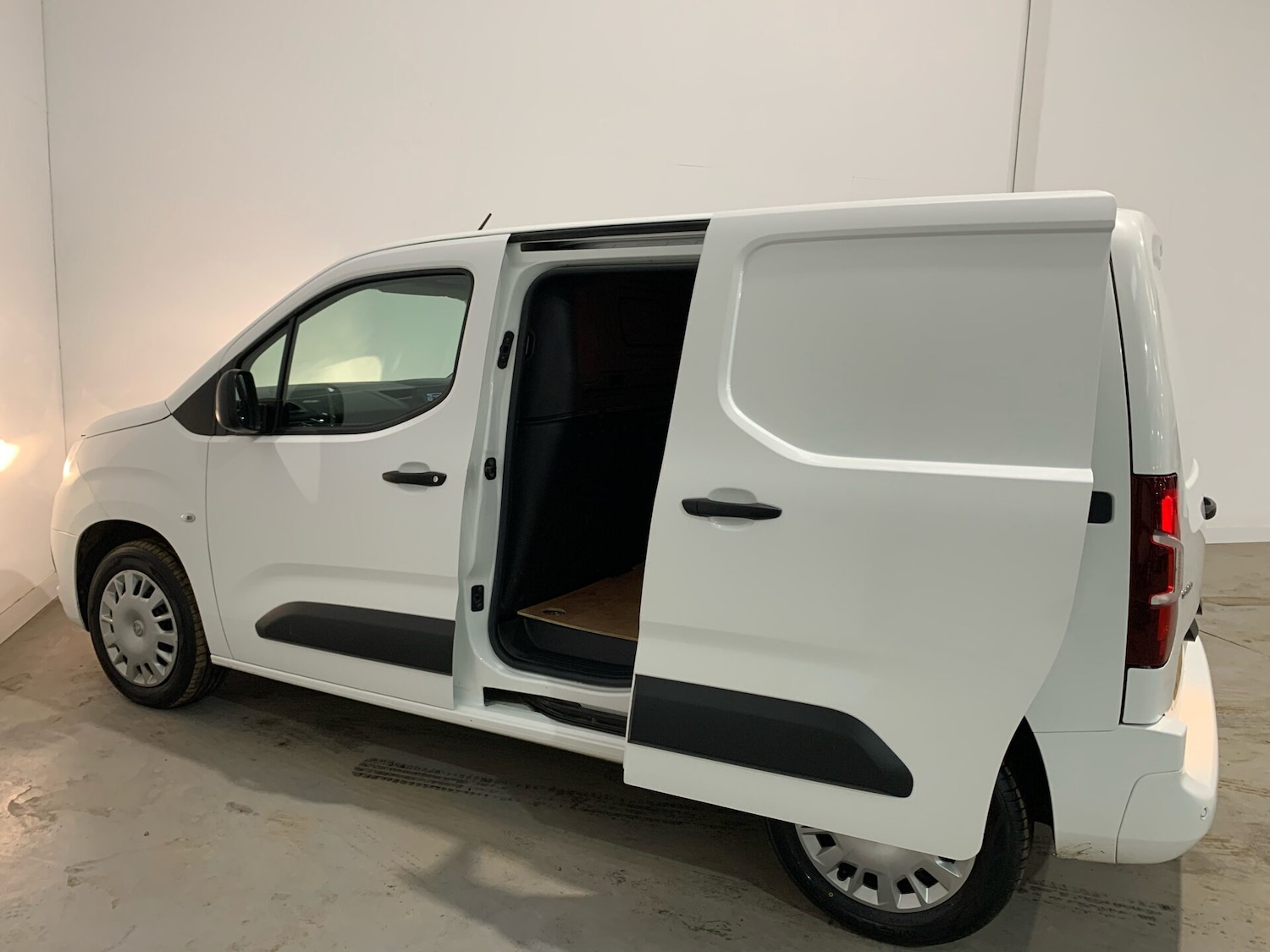 Used Vauxhall Combo 2020 for sale - 76576683: Photo 11