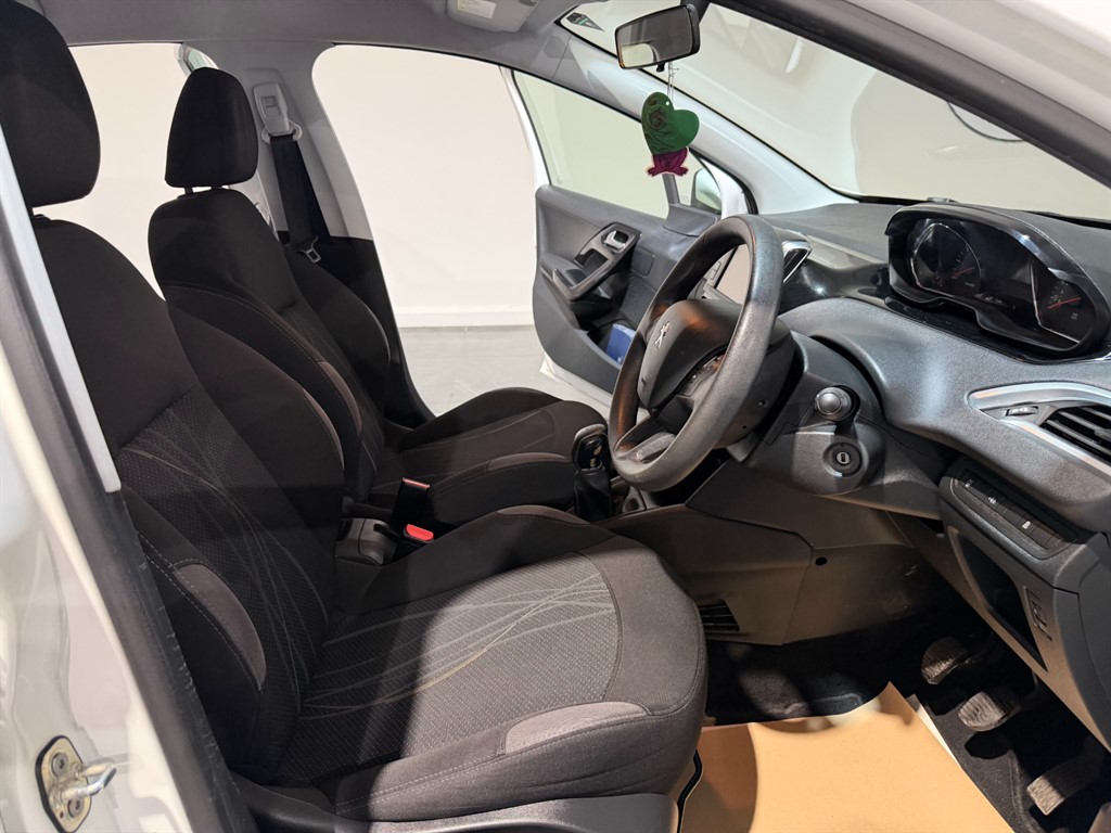 Used Peugeot 208 2014 for sale - 77281370: Photo 5