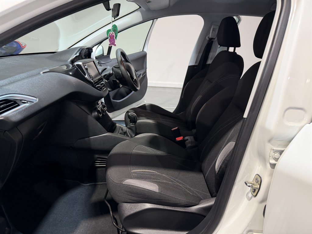 Used Peugeot 208 2014 for sale - 77281370: Photo 6