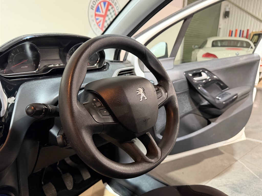 Used Peugeot 208 2014 for sale - 77281370: Photo 7