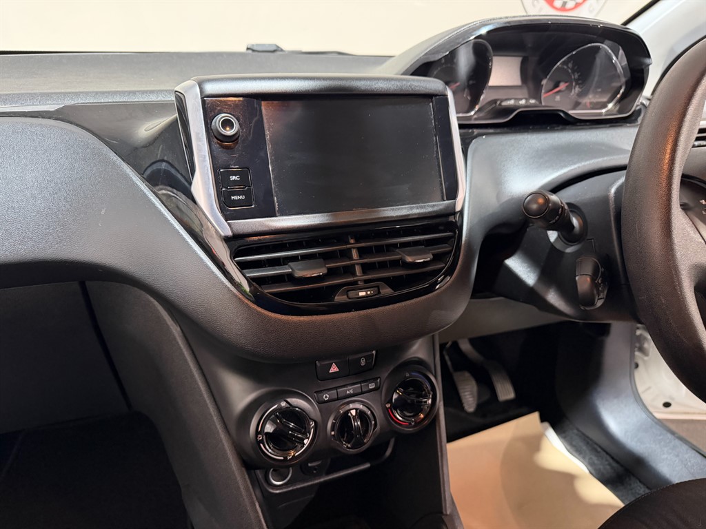 Used Peugeot 208 2014 for sale - 77281370: Photo 8