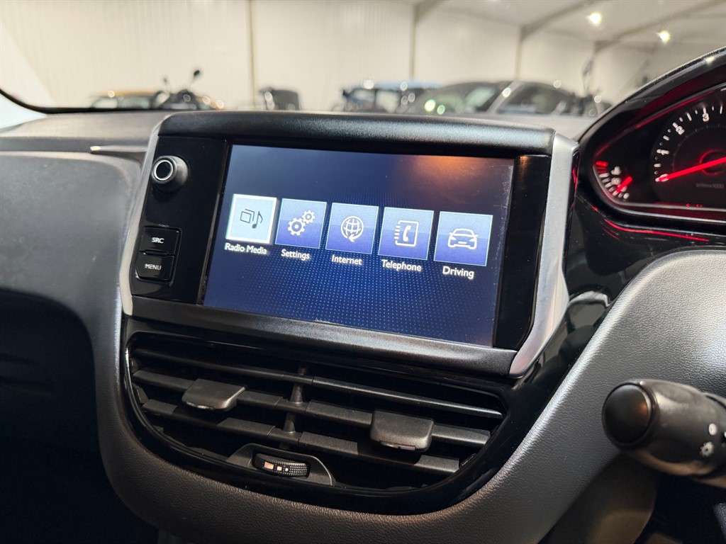 Used Peugeot 208 2014 for sale - 77281370: Photo 9