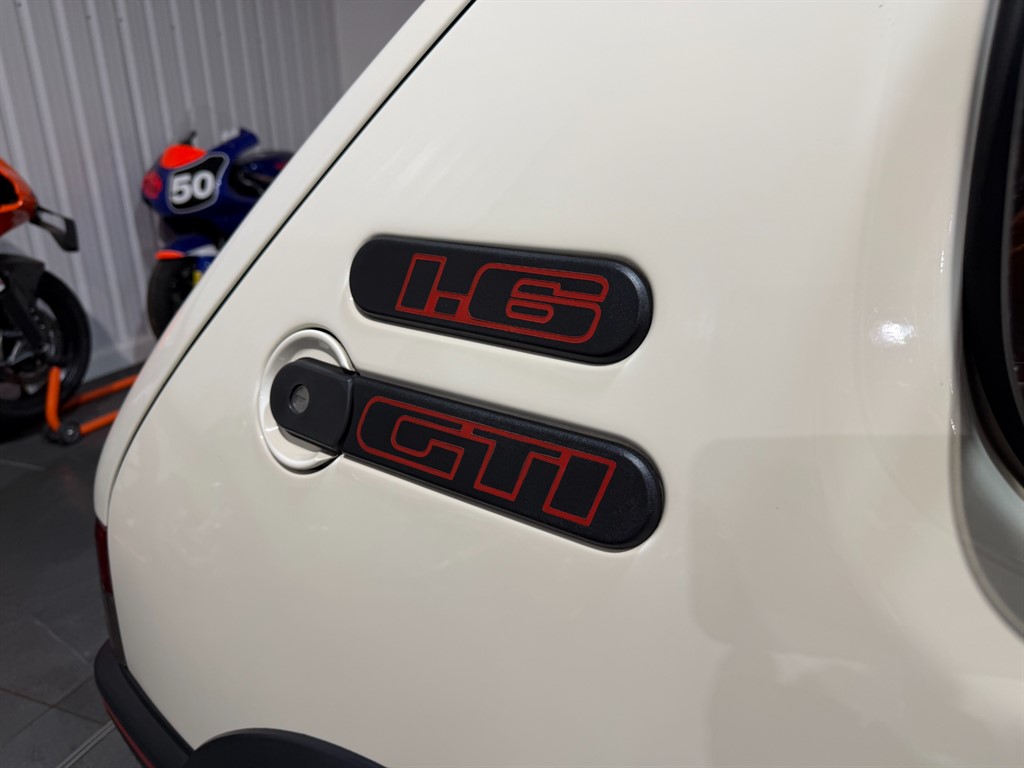 Used Peugeot 205 1992 for sale - 77708406: Photo 10