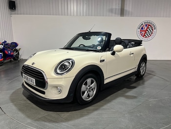 Used MINI Convertible 2018 for sale - 75930305: Photo