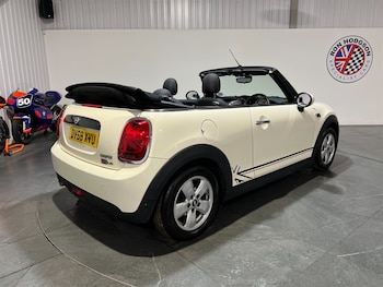 Used MINI Convertible 2018 for sale - 75930305: Photo