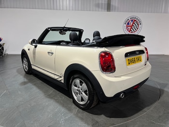 Used MINI Convertible 2018 for sale - 75930305: Photo