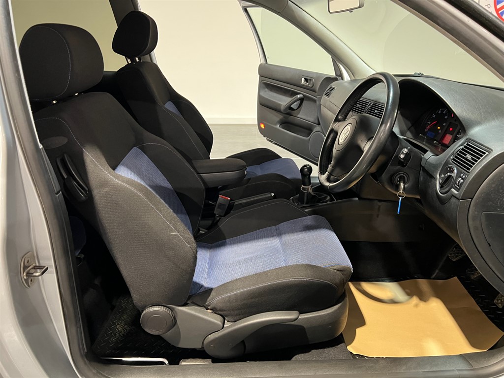 Used Volkswagen Golf 2002 for sale - 76804459: Photo 5