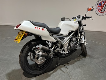 Used Yamaha R1 2014 for sale - bike-76889046: Photo