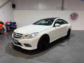 Used Mercedes-Benz E Class 2011 for sale - 77354056: Photo