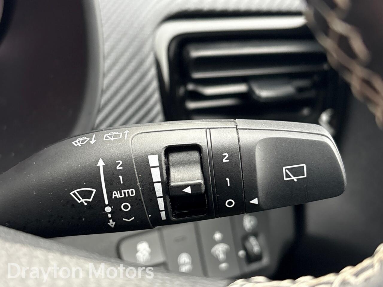 Used Kia Stonic 2024 for sale - 77469336: Photo 32